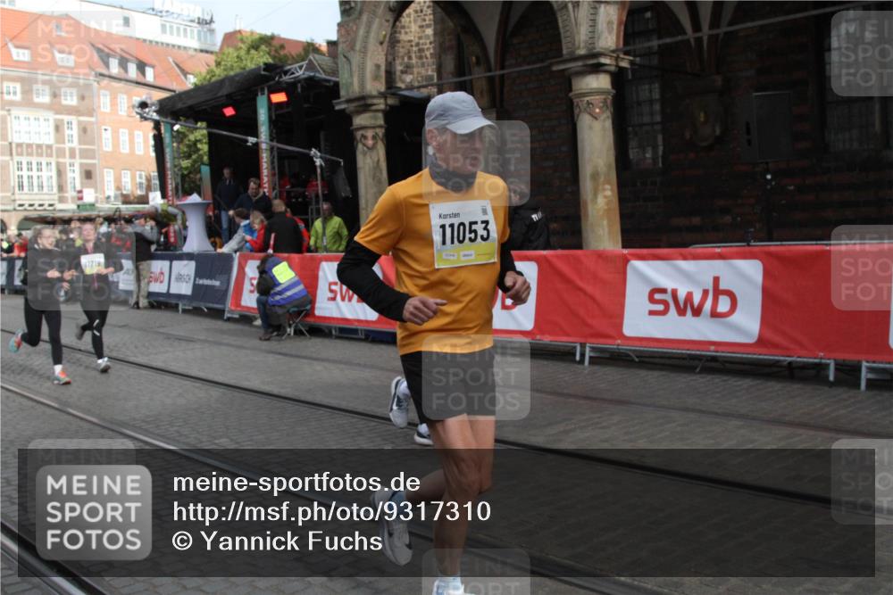 05.10.2025 - 20. swb-Marathon Bremen Yannick Fuchs http://msf.ph/oto/9317310 05.10.2025 11:01:10 Ziel 9305, 9443, 9880, 10477, 10630, 11053, 11524, 11719 meine-sportfotos.de