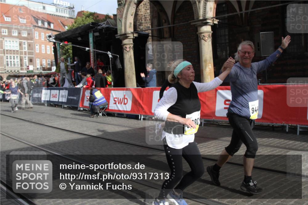 05.10.2025 - 20. swb-Marathon Bremen Yannick Fuchs http://msf.ph/oto/9317313 05.10.2025 11:01:14 Ziel 9182, 9443, 9880, 10914, 11337, 11338, 11524, 11597 meine-sportfotos.de