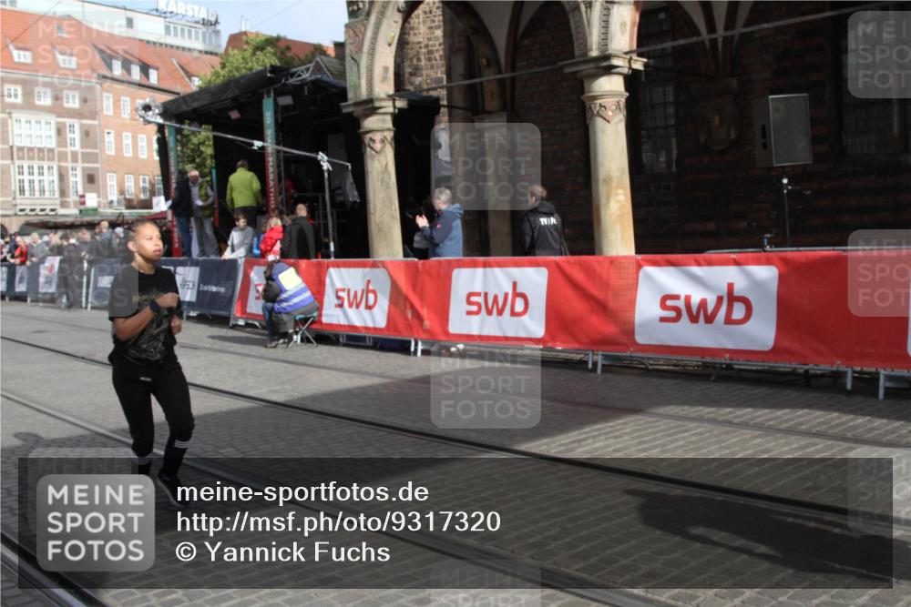 05.10.2025 - 20. swb-Marathon Bremen Yannick Fuchs http://msf.ph/oto/9317320 05.10.2025 11:01:26 Ziel 9925, 11688 meine-sportfotos.de