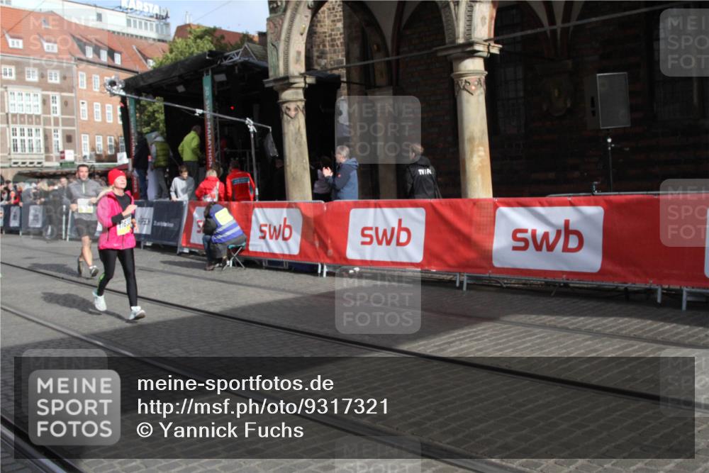 05.10.2025 - 20. swb-Marathon Bremen Yannick Fuchs http://msf.ph/oto/9317321 05.10.2025 11:01:32 Ziel 7908, 9286, 9371, 10157, 10336, 11194, 11633 meine-sportfotos.de