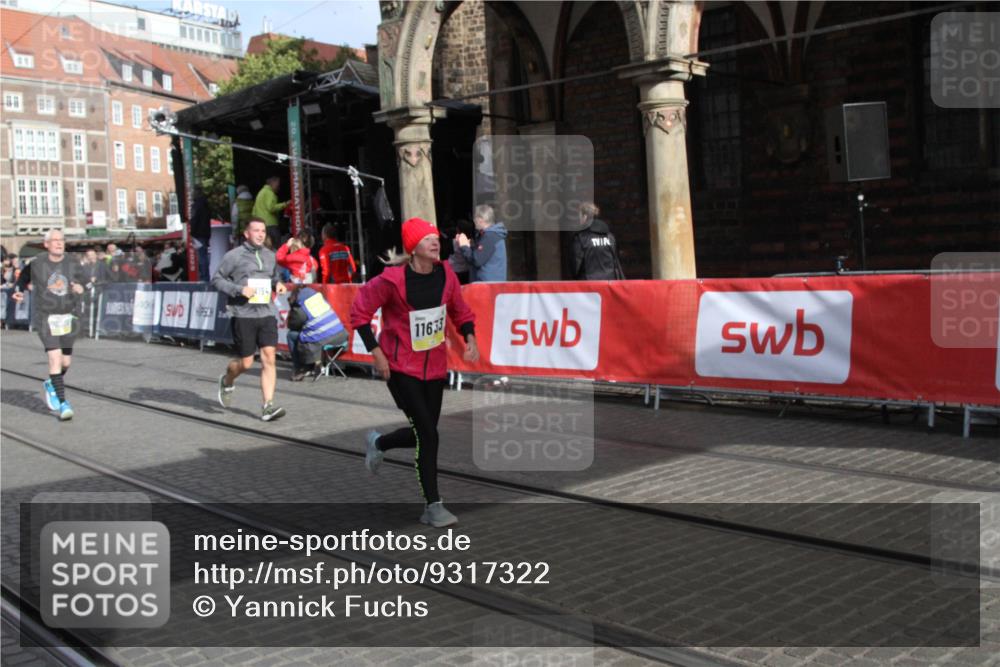 05.10.2025 - 20. swb-Marathon Bremen Yannick Fuchs http://msf.ph/oto/9317322 05.10.2025 11:01:33 Ziel 7908, 9286, 9371, 10157, 10336, 11194, 11493, 11633 meine-sportfotos.de
