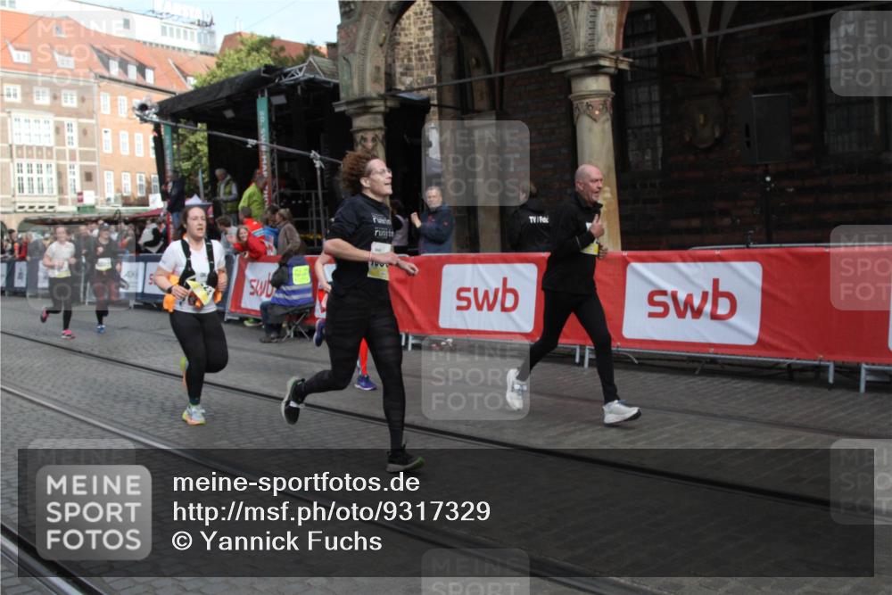 05.10.2025 - 20. swb-Marathon Bremen Yannick Fuchs http://msf.ph/oto/9317329 05.10.2025 11:01:41 Ziel 9278, 9432, 10026, 10030, 10056, 10324, 10562, 11223, 11463, 11732, 11733 meine-sportfotos.de