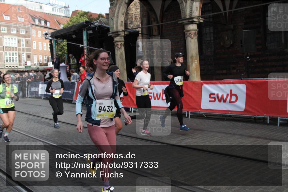 05.10.2025 - 20. swb-Marathon Bremen Yannick Fuchs http://msf.ph/oto/9317333 05.10.2025 11:01:44 Ziel 9269, 9294, 9432, 9782, 10026, 10370, 10562, 11463, 11732, 11733 meine-sportfotos.de