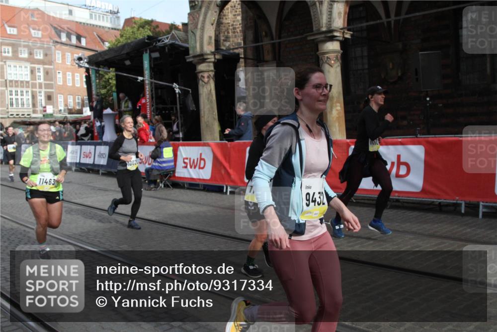 05.10.2025 - 20. swb-Marathon Bremen Yannick Fuchs http://msf.ph/oto/9317334 05.10.2025 11:01:44 Ziel 9269, 9294, 9432, 9782, 10026, 10370, 10562, 11463, 11732, 11733 meine-sportfotos.de