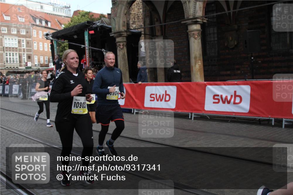 05.10.2025 - 20. swb-Marathon Bremen Yannick Fuchs http://msf.ph/oto/9317341 05.10.2025 11:01:50 Ziel 9189, 9294, 10004, 10370, 10903, 10904 meine-sportfotos.de