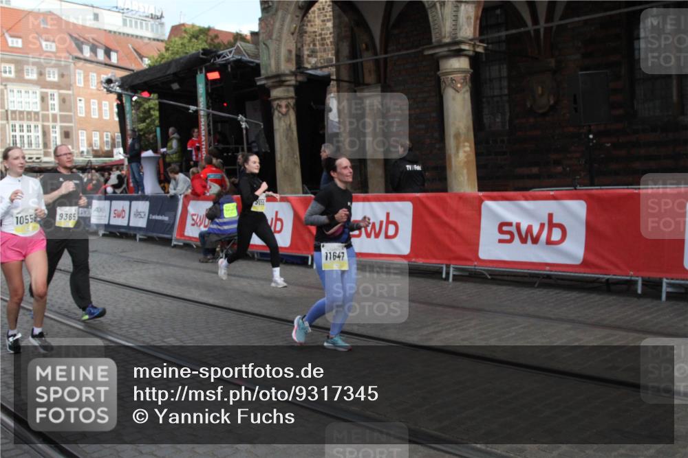 05.10.2025 - 20. swb-Marathon Bremen Yannick Fuchs http://msf.ph/oto/9317345 05.10.2025 11:01:59 Ziel 9365, 9655, 10558, 10837, 10944, 11415, 11647 meine-sportfotos.de