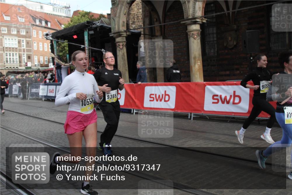 05.10.2025 - 20. swb-Marathon Bremen Yannick Fuchs http://msf.ph/oto/9317347 05.10.2025 11:02:00 Ziel 9365, 9655, 10558, 10837, 10944, 11415, 11647 meine-sportfotos.de