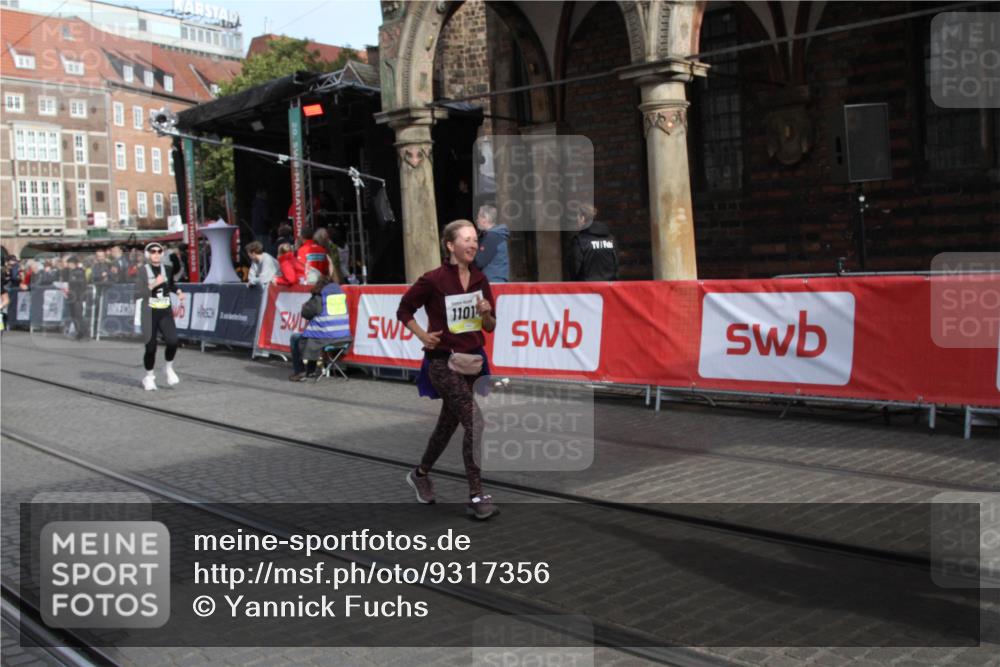 05.10.2025 - 20. swb-Marathon Bremen Yannick Fuchs http://msf.ph/oto/9317356 05.10.2025 11:02:13 Ziel 9363, 9426, 10301, 10508, 11014, 11454 meine-sportfotos.de