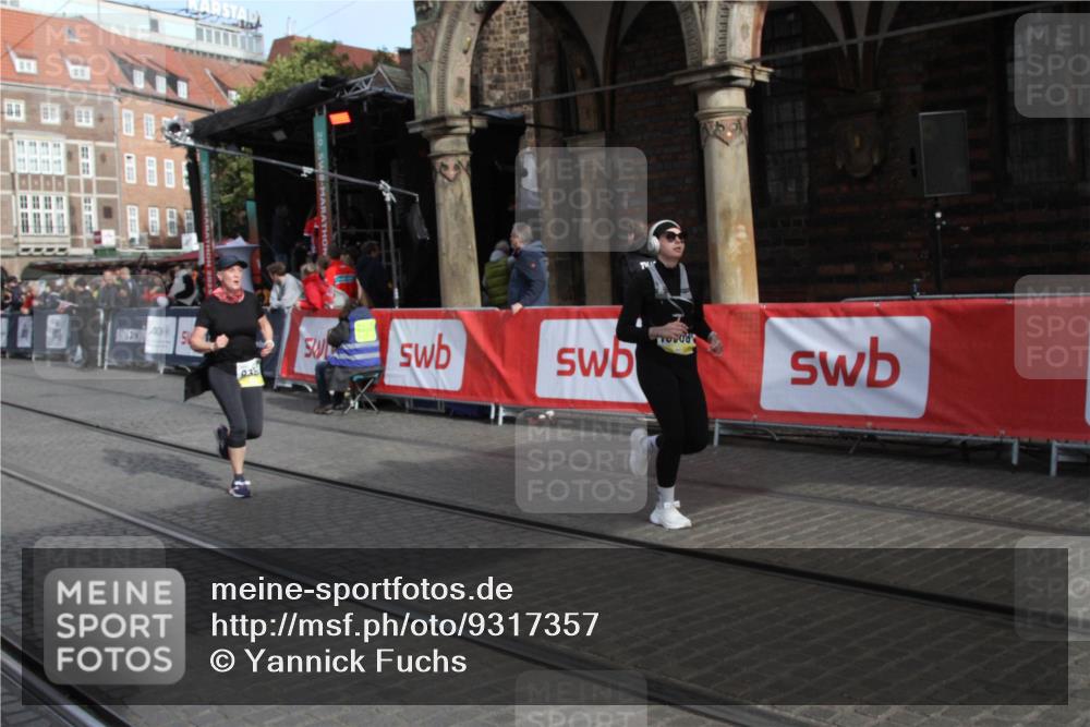 05.10.2025 - 20. swb-Marathon Bremen Yannick Fuchs http://msf.ph/oto/9317357 05.10.2025 11:02:15 Ziel 9363, 10508, 11454, 11646 meine-sportfotos.de