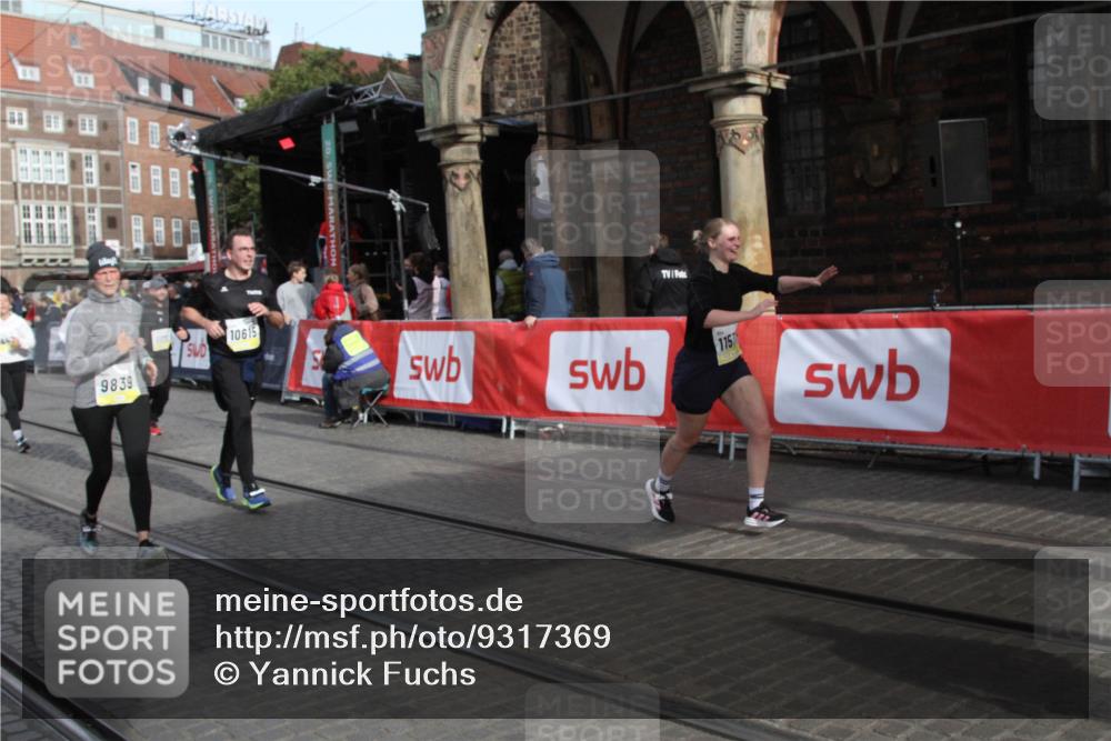 05.10.2025 - 20. swb-Marathon Bremen Yannick Fuchs http://msf.ph/oto/9317369 05.10.2025 11:02:35 Ziel 9468, 9647, 9707, 9802, 9839, 10033, 10595, 10598, 10615, 11110, 11160, 11537, 11538, 11711 meine-sportfotos.de