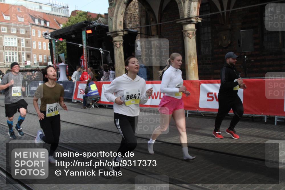 05.10.2025 - 20. swb-Marathon Bremen Yannick Fuchs http://msf.ph/oto/9317373 05.10.2025 11:02:37 Ziel 9468, 9647, 9802, 9839, 10033, 10595, 10598, 10615, 11110, 11160, 11711 meine-sportfotos.de