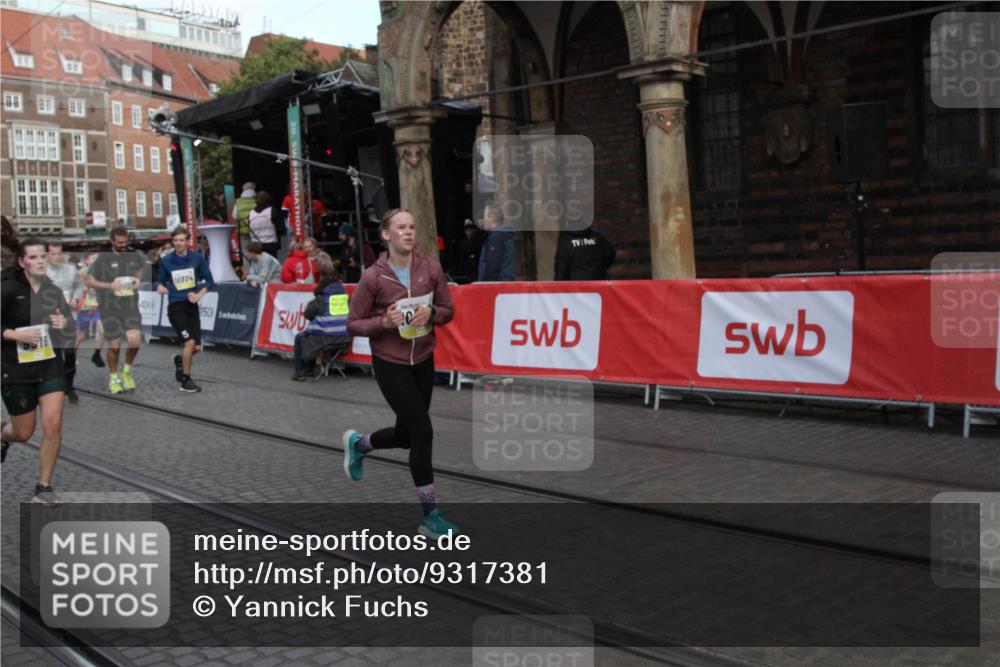 05.10.2025 - 20. swb-Marathon Bremen Yannick Fuchs http://msf.ph/oto/9317381 05.10.2025 11:02:50 Ziel 9331, 9360, 9516, 10129, 10530, 10734, 10803, 10804, 10940, 11193 meine-sportfotos.de