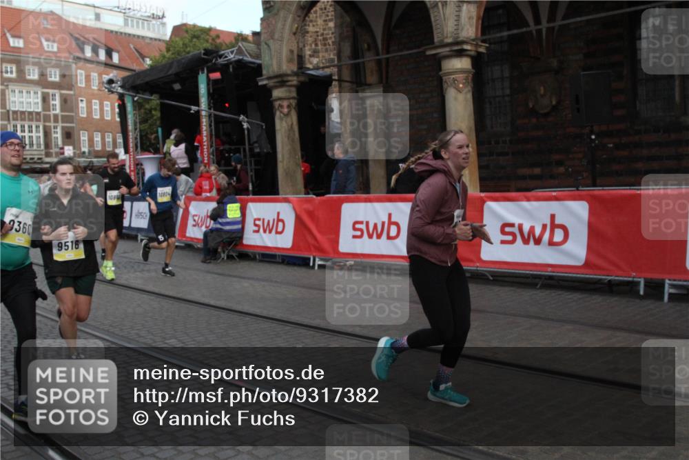 05.10.2025 - 20. swb-Marathon Bremen Yannick Fuchs http://msf.ph/oto/9317382 05.10.2025 11:02:50 Ziel 9331, 9360, 9516, 10129, 10530, 10734, 10803, 10804, 10940, 11193 meine-sportfotos.de