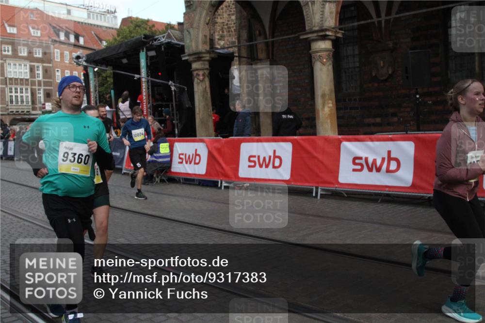 05.10.2025 - 20. swb-Marathon Bremen Yannick Fuchs http://msf.ph/oto/9317383 05.10.2025 11:02:51 Ziel 9331, 9360, 9516, 10129, 10530, 10734, 10803, 10804, 10940, 11193, 11576 meine-sportfotos.de