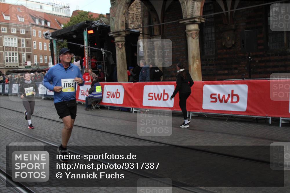 05.10.2025 - 20. swb-Marathon Bremen Yannick Fuchs http://msf.ph/oto/9317387 05.10.2025 11:02:54 Ziel 9846, 10129, 10207, 10734, 10940, 11087, 11193, 11504, 11576, 11667, 11668 meine-sportfotos.de