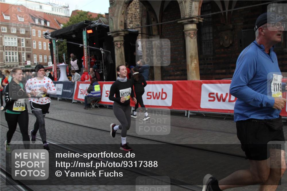 05.10.2025 - 20. swb-Marathon Bremen Yannick Fuchs http://msf.ph/oto/9317388 05.10.2025 11:02:55 Ziel 9846, 10167, 10207, 10656, 10734, 10940, 11087, 11193, 11504, 11576, 11667, 11668 meine-sportfotos.de