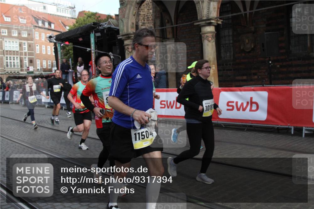 05.10.2025 - 20. swb-Marathon Bremen Yannick Fuchs http://msf.ph/oto/9317394 05.10.2025 11:02:59 Ziel 9644, 9846, 10167, 10656, 11087, 11312, 11504, 11667, 11668, 11735 meine-sportfotos.de
