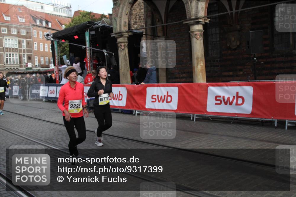 05.10.2025 - 20. swb-Marathon Bremen Yannick Fuchs http://msf.ph/oto/9317399 05.10.2025 11:03:06 Ziel 9229, 9661, 9662, 9893, 10777, 10876, 11376 meine-sportfotos.de