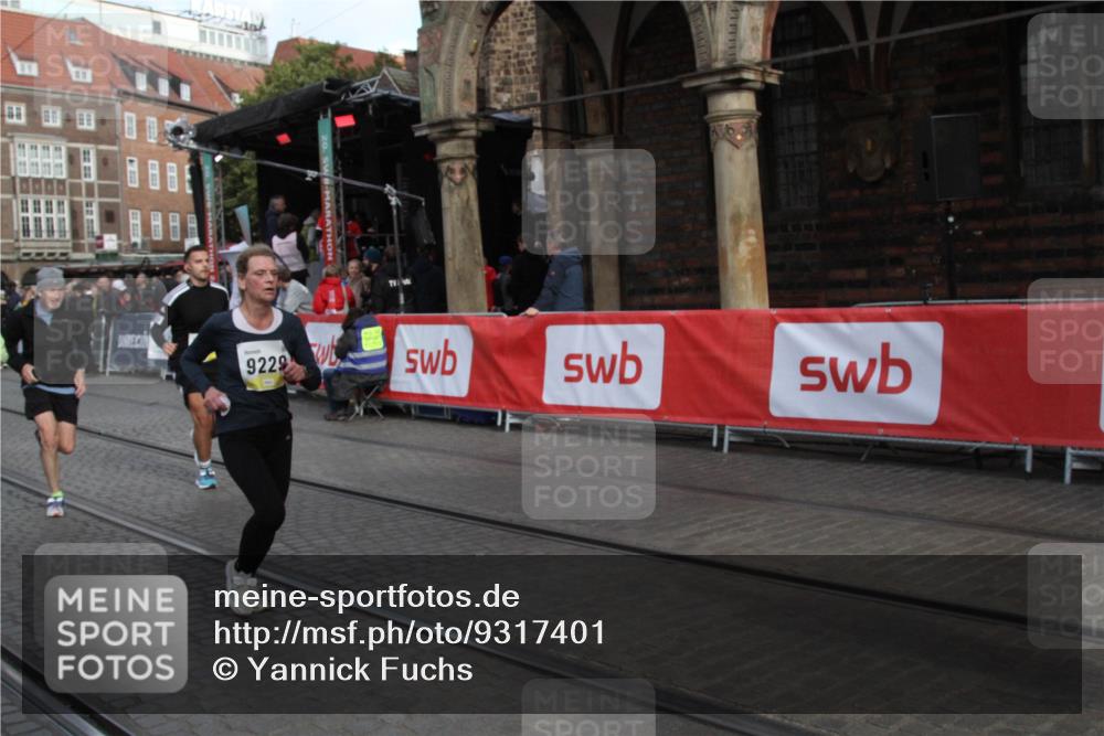 05.10.2025 - 20. swb-Marathon Bremen Yannick Fuchs http://msf.ph/oto/9317401 05.10.2025 11:03:08 Ziel 9229, 9593, 9661, 9662, 9893, 10185, 10777, 11376 meine-sportfotos.de