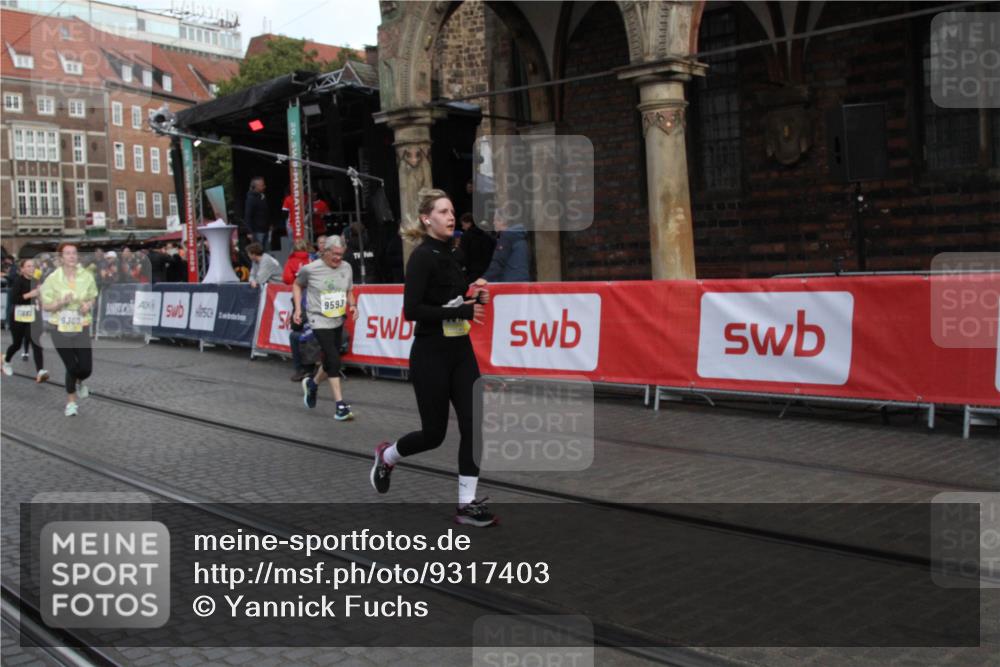 05.10.2025 - 20. swb-Marathon Bremen Yannick Fuchs http://msf.ph/oto/9317403 05.10.2025 11:03:11 Ziel 9300, 9593, 10185, 10996, 11682 meine-sportfotos.de