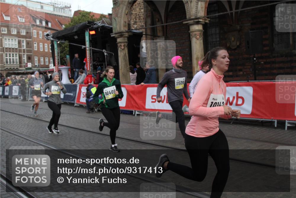 05.10.2025 - 20. swb-Marathon Bremen Yannick Fuchs http://msf.ph/oto/9317413 05.10.2025 11:03:25 Ziel 9224, 9225, 9246, 10142, 10405, 10963, 11103, 11124, 11467, 11502, 11508, 11509 meine-sportfotos.de