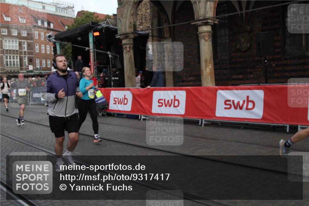 05.10.2025 - 20. swb-Marathon Bremen Yannick Fuchs http://msf.ph/oto/9317417 05.10.2025 11:03:28 Ziel 7776, 9224, 9225, 9308, 10446, 10963, 10995, 11103, 11124, 11150, 11236, 11502 meine-sportfotos.de