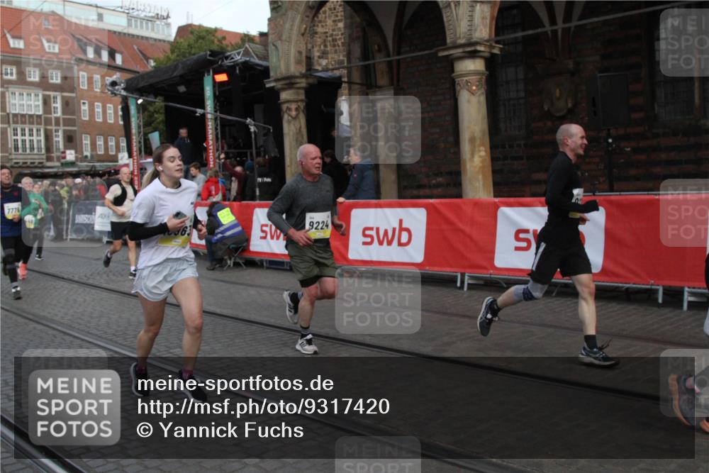 05.10.2025 - 20. swb-Marathon Bremen Yannick Fuchs http://msf.ph/oto/9317420 05.10.2025 11:03:30 Ziel 7776, 9224, 9225, 9308, 10446, 10963, 10995, 11103, 11150, 11236 meine-sportfotos.de