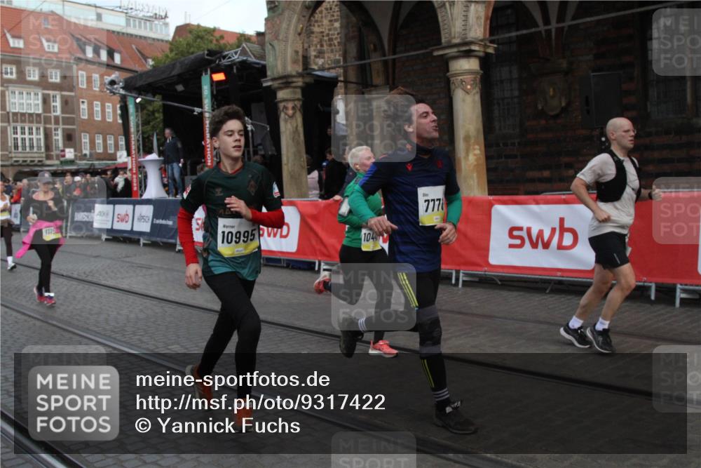 05.10.2025 - 20. swb-Marathon Bremen Yannick Fuchs http://msf.ph/oto/9317422 05.10.2025 11:03:32 Ziel 7776, 9308, 9498, 9850, 10446, 10995, 11150, 11236 meine-sportfotos.de