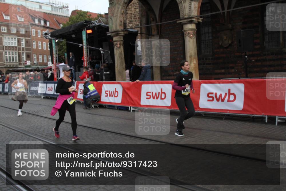 05.10.2025 - 20. swb-Marathon Bremen Yannick Fuchs http://msf.ph/oto/9317423 05.10.2025 11:03:33 Ziel 9308, 9486, 9498, 9850, 11150 meine-sportfotos.de