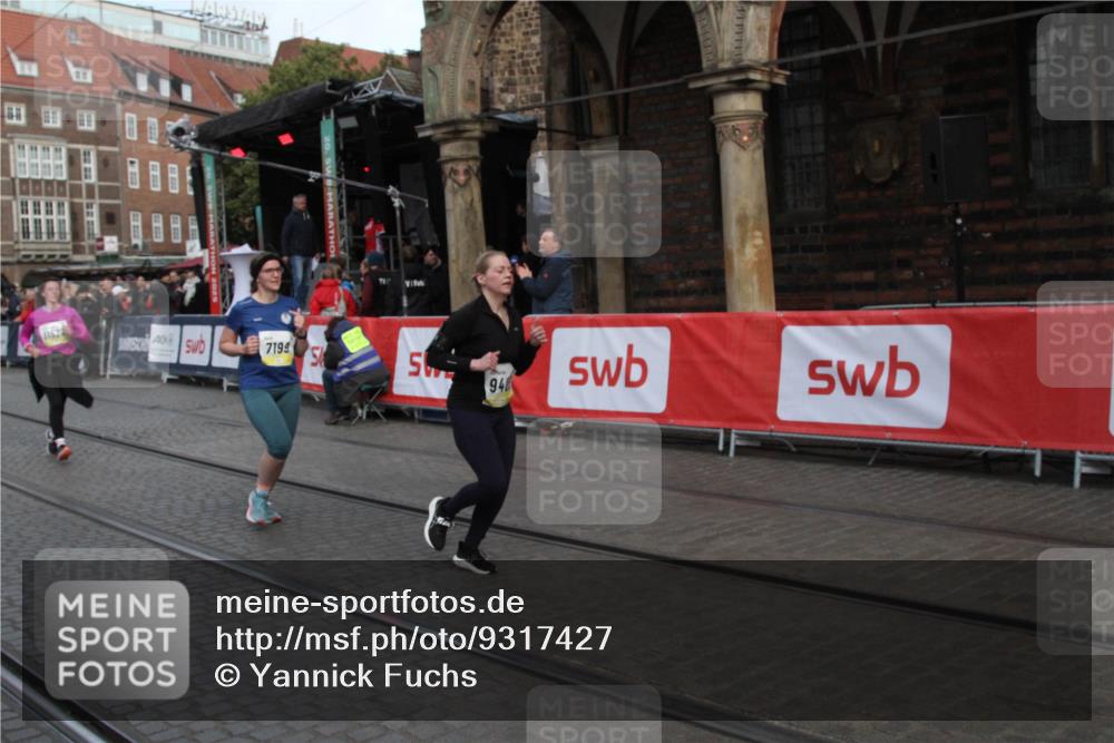 05.10.2025 - 20. swb-Marathon Bremen Yannick Fuchs http://msf.ph/oto/9317427 05.10.2025 11:03:38 Ziel 7199, 9486, 9940, 10213, 11522 meine-sportfotos.de