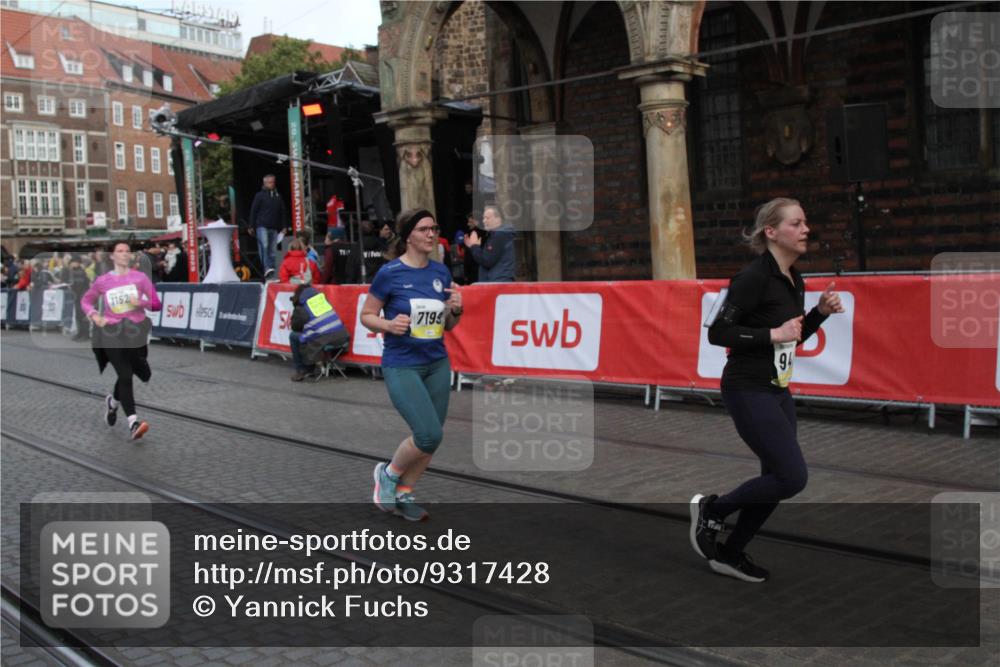 05.10.2025 - 20. swb-Marathon Bremen Yannick Fuchs http://msf.ph/oto/9317428 05.10.2025 11:03:39 Ziel 7199, 9486, 9940, 10213, 11522 meine-sportfotos.de