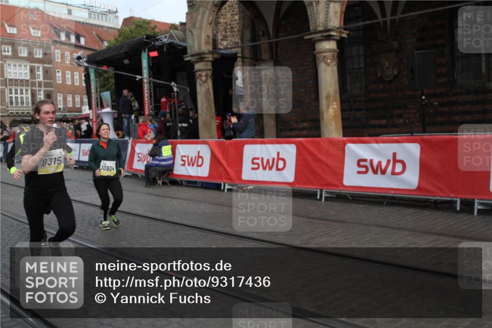 05.10.2025 - 20. swb-Marathon Bremen Yannick Fuchs http://msf.ph/oto/9317436 05.10.2025 11:03:50 Ziel 9315, 10238, 10603, 10604, 11306 meine-sportfotos.de
