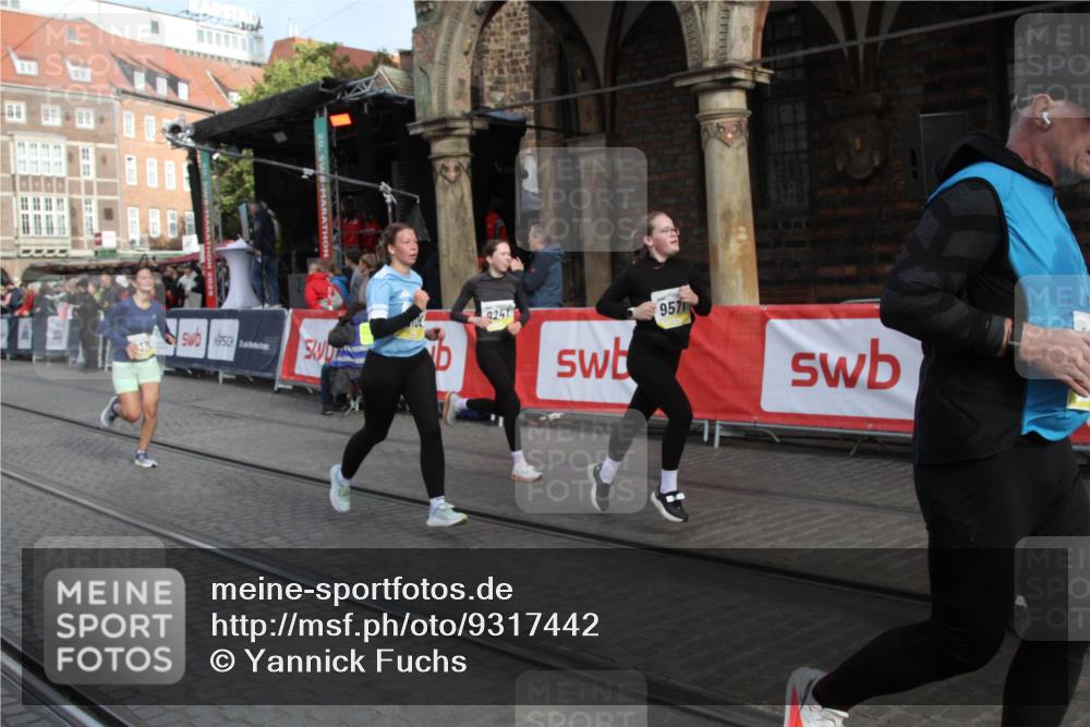 05.10.2025 - 20. swb-Marathon Bremen Yannick Fuchs http://msf.ph/oto/9317442 05.10.2025 11:03:59 Ziel 7788, 9241, 9379, 9571, 10106, 10265, 10271, 11272 meine-sportfotos.de