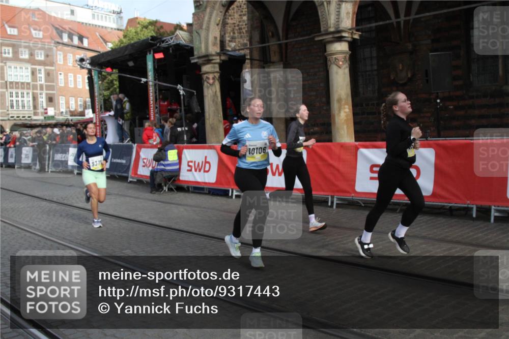 05.10.2025 - 20. swb-Marathon Bremen Yannick Fuchs http://msf.ph/oto/9317443 05.10.2025 11:03:59 Ziel 7788, 9241, 9379, 9571, 10106, 10265, 10271, 11272 meine-sportfotos.de