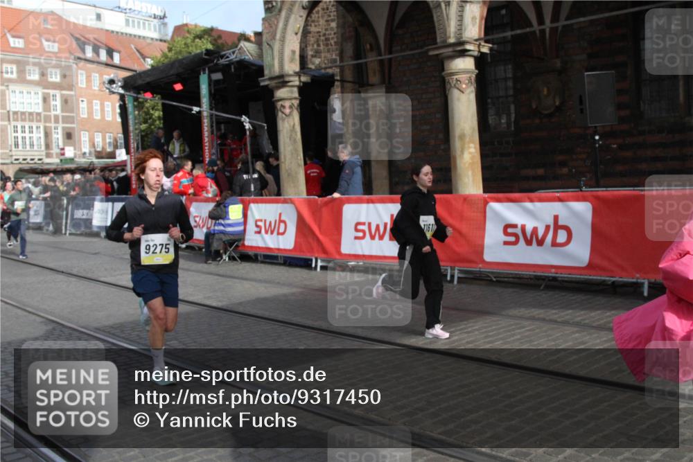 05.10.2025 - 20. swb-Marathon Bremen Yannick Fuchs http://msf.ph/oto/9317450 05.10.2025 11:04:12 Ziel 7123, 7789, 9275, 10853, 11001, 11077, 11102, 11611 meine-sportfotos.de