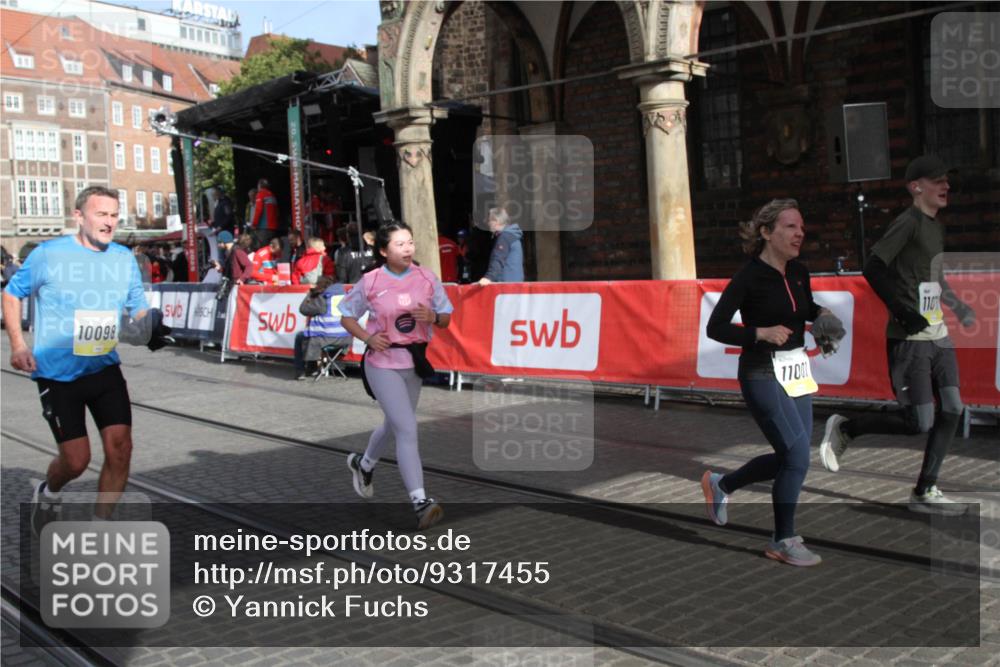 05.10.2025 - 20. swb-Marathon Bremen Yannick Fuchs http://msf.ph/oto/9317455 05.10.2025 11:04:17 Ziel 9448, 10098, 10853, 11001, 11077, 11102, 11685 meine-sportfotos.de