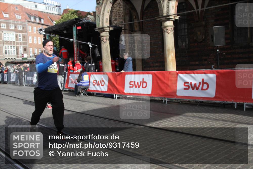 05.10.2025 - 20. swb-Marathon Bremen Yannick Fuchs http://msf.ph/oto/9317459 05.10.2025 11:04:21 Ziel 9448, 9537 meine-sportfotos.de