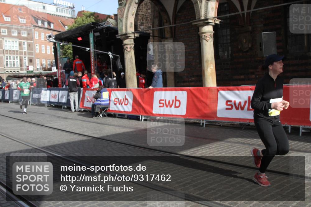 05.10.2025 - 20. swb-Marathon Bremen Yannick Fuchs http://msf.ph/oto/9317462 05.10.2025 11:04:22 Ziel 9448, 9537, 9684, 11200 meine-sportfotos.de
