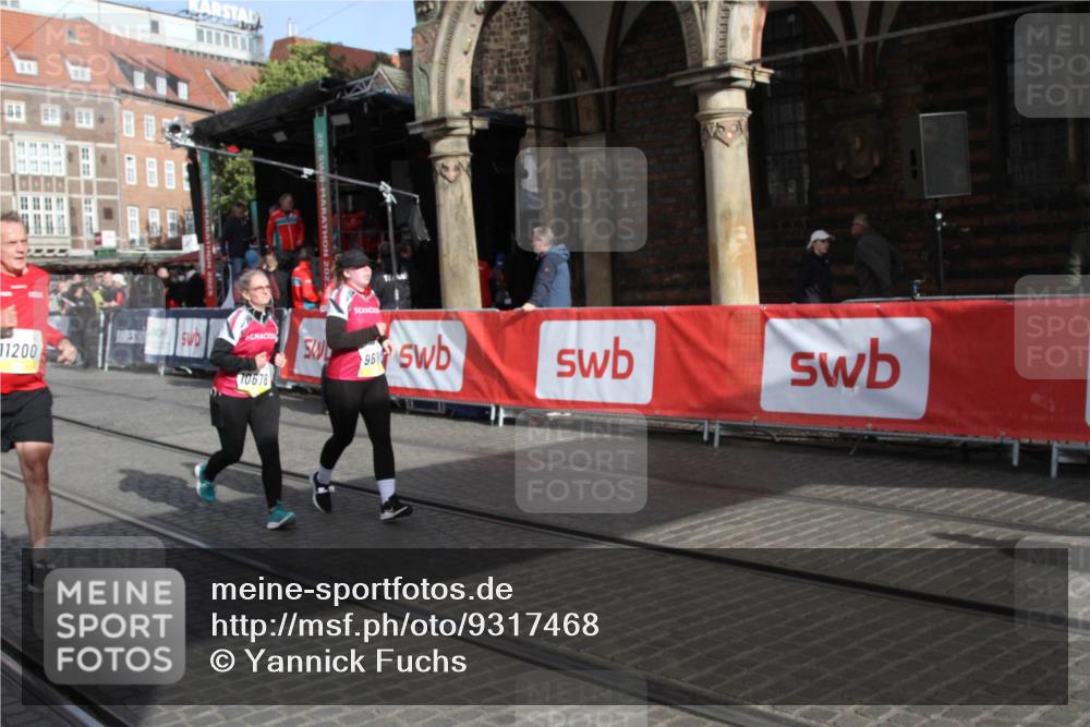 05.10.2025 - 20. swb-Marathon Bremen Yannick Fuchs http://msf.ph/oto/9317468 05.10.2025 11:04:26 Ziel 9537, 9684, 10678, 11200 meine-sportfotos.de