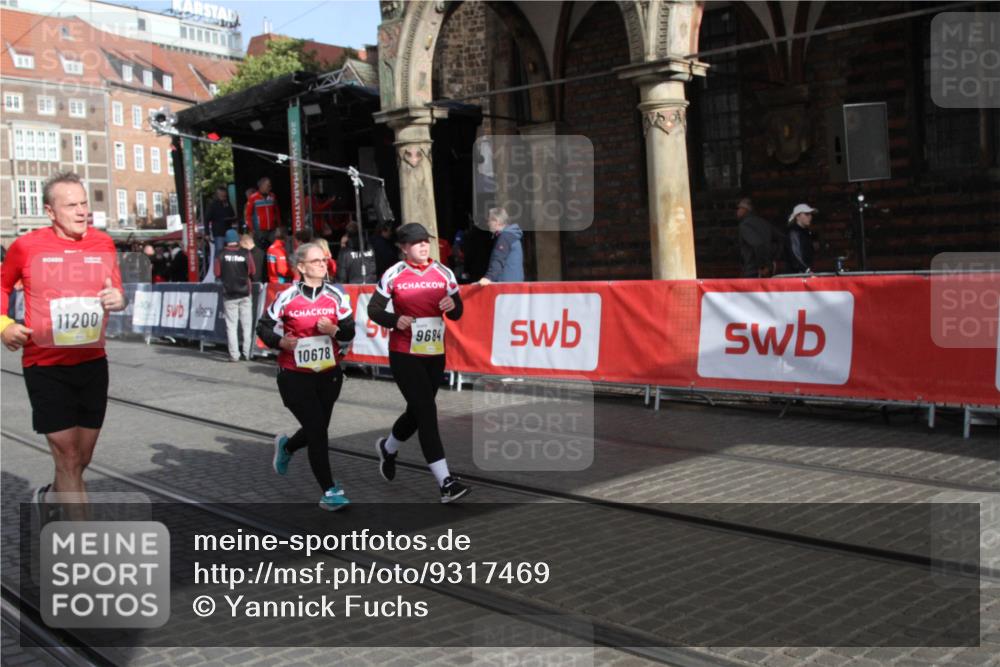 05.10.2025 - 20. swb-Marathon Bremen Yannick Fuchs http://msf.ph/oto/9317469 05.10.2025 11:04:27 Ziel 9684, 10678, 11200 meine-sportfotos.de