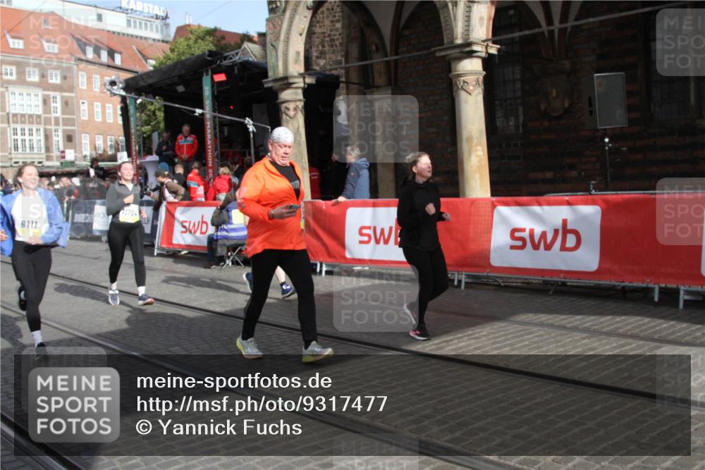 05.10.2025 - 20. swb-Marathon Bremen Yannick Fuchs http://msf.ph/oto/9317477 05.10.2025 11:04:37 Ziel 8111, 9394, 9610, 10278, 10531, 10674, 10869, 10956, 11196, 11542, 11704 meine-sportfotos.de