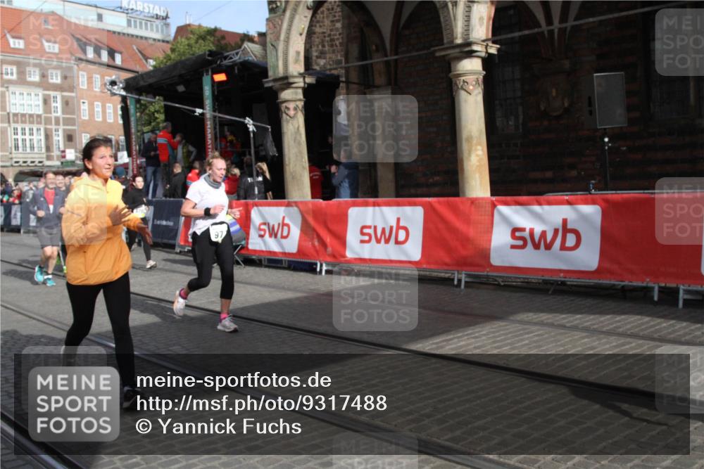05.10.2025 - 20. swb-Marathon Bremen Yannick Fuchs http://msf.ph/oto/9317488 05.10.2025 11:04:46 Ziel 9532, 9623, 9750, 9765, 9771, 9812, 10422, 10451, 10532, 11427, 11546 meine-sportfotos.de