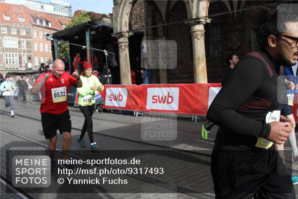 05.10.2025 - 20. swb-Marathon Bremen Yannick Fuchs http://msf.ph/oto/9317493 05.10.2025 11:04:50 Ziel 9532, 9765, 9812, 9927, 10422, 10451, 10557, 10964, 11035, 11427, 11546, 11615 meine-sportfotos.de
