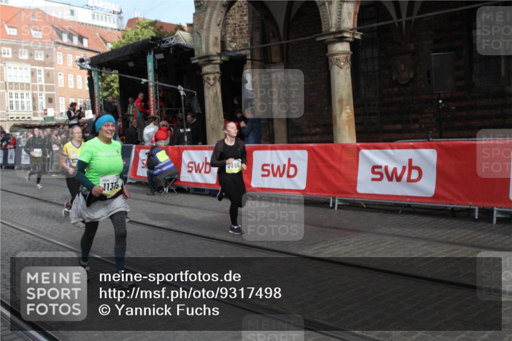 05.10.2025 - 20. swb-Marathon Bremen Yannick Fuchs http://msf.ph/oto/9317498 05.10.2025 11:04:57 Ziel 9813, 9866, 10684, 10771, 10891, 11315, 11372, 11636 meine-sportfotos.de