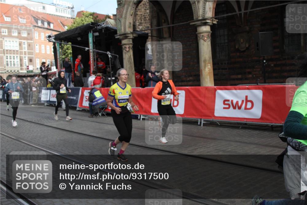 05.10.2025 - 20. swb-Marathon Bremen Yannick Fuchs http://msf.ph/oto/9317500 05.10.2025 11:04:59 Ziel 9220, 9530, 9813, 9866, 10684, 10771, 10891, 11180, 11315, 11372, 11559, 11636 meine-sportfotos.de