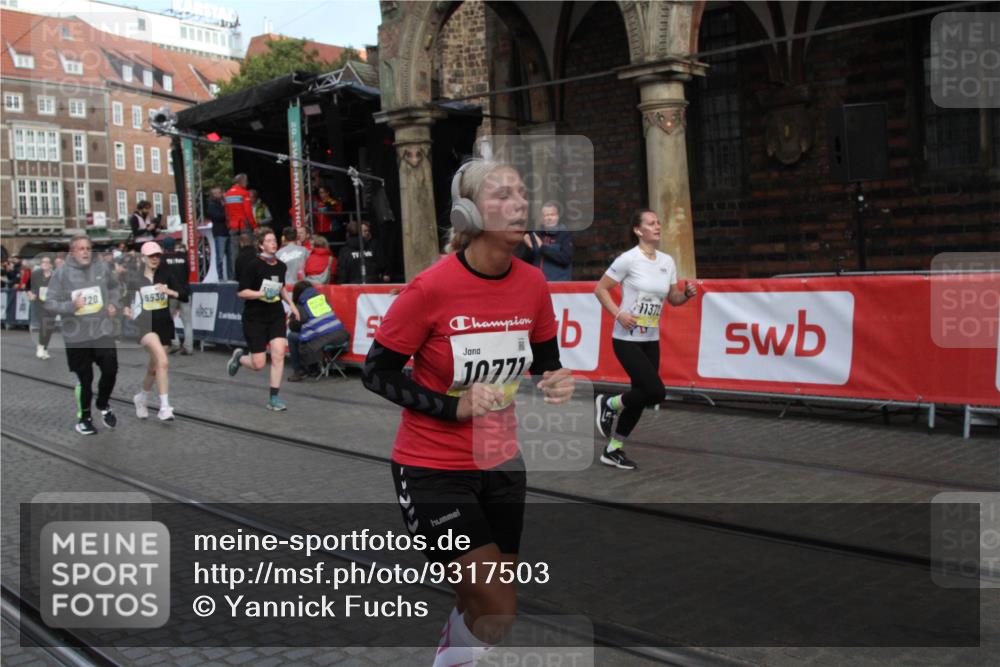 05.10.2025 - 20. swb-Marathon Bremen Yannick Fuchs http://msf.ph/oto/9317503 05.10.2025 11:05:02 Ziel 9220, 9409, 9530, 9660, 9813, 10771, 11090, 11180, 11372, 11478, 11559 meine-sportfotos.de