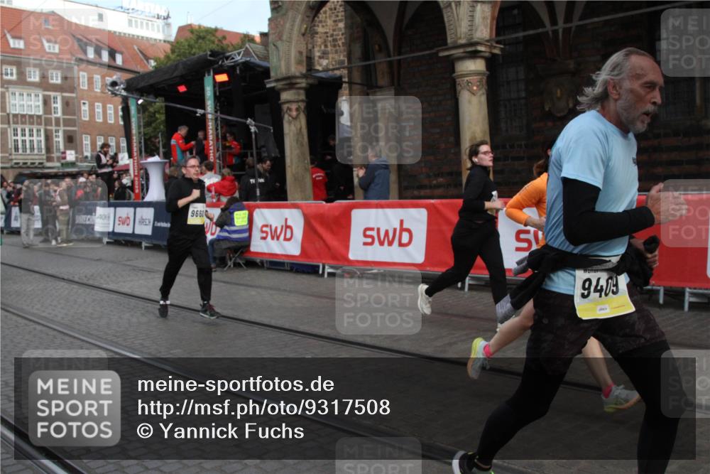 05.10.2025 - 20. swb-Marathon Bremen Yannick Fuchs http://msf.ph/oto/9317508 05.10.2025 11:05:06 Ziel 9409, 9660, 10965, 11090, 11121, 11171, 11412, 11478 meine-sportfotos.de