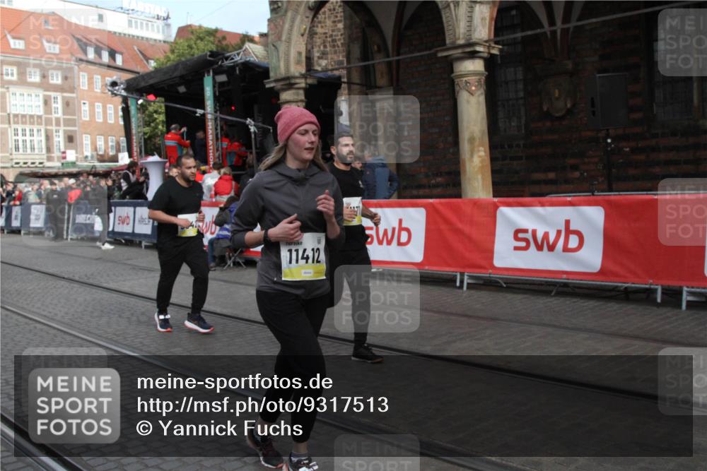 05.10.2025 - 20. swb-Marathon Bremen Yannick Fuchs http://msf.ph/oto/9317513 05.10.2025 11:05:11 Ziel 9642, 9668, 10018, 10021, 10965, 11016, 11121, 11171, 11323, 11412 meine-sportfotos.de