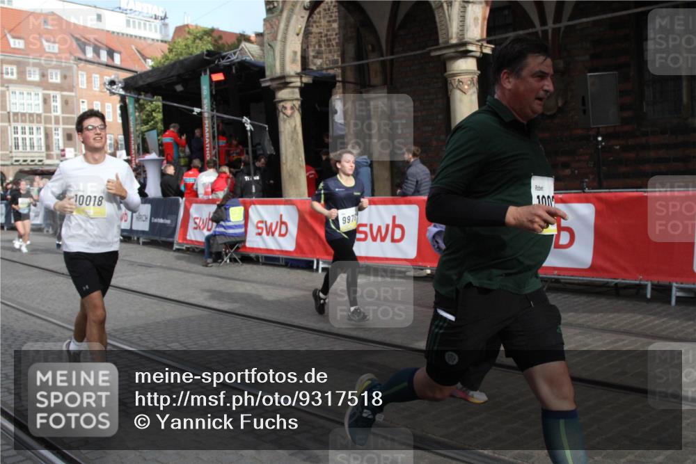 05.10.2025 - 20. swb-Marathon Bremen Yannick Fuchs http://msf.ph/oto/9317518 05.10.2025 11:05:17 Ziel 9440, 9978, 10018, 10021, 10255, 10343, 10990, 11323, 11501, 11650, 11707 meine-sportfotos.de