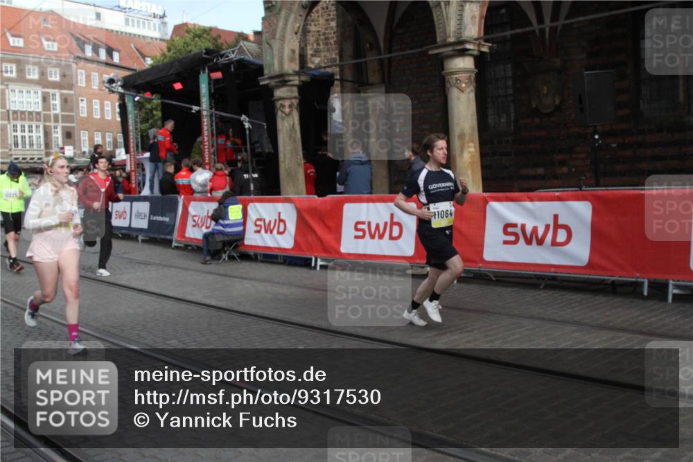 05.10.2025 - 20. swb-Marathon Bremen Yannick Fuchs http://msf.ph/oto/9317530 05.10.2025 11:05:32 Ziel 9752, 10025, 10158, 10289, 10511, 10542, 11064, 11676 meine-sportfotos.de